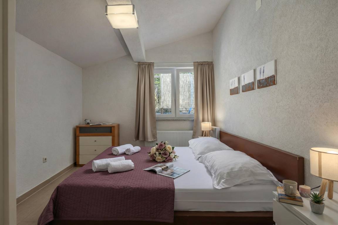 Schlafzimmer 1
