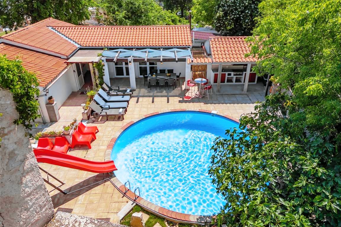 Luftaufnahme Pool