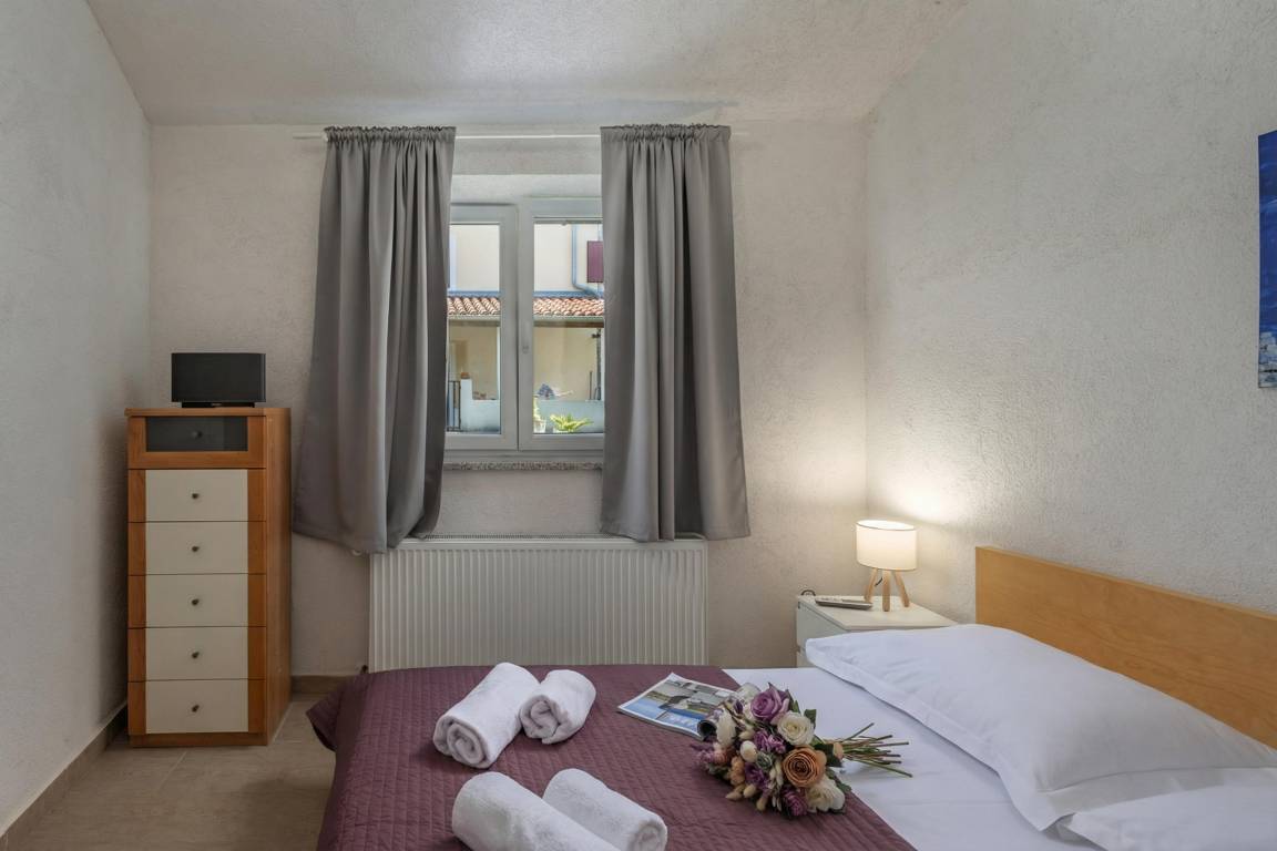 Schlafzimmer 5